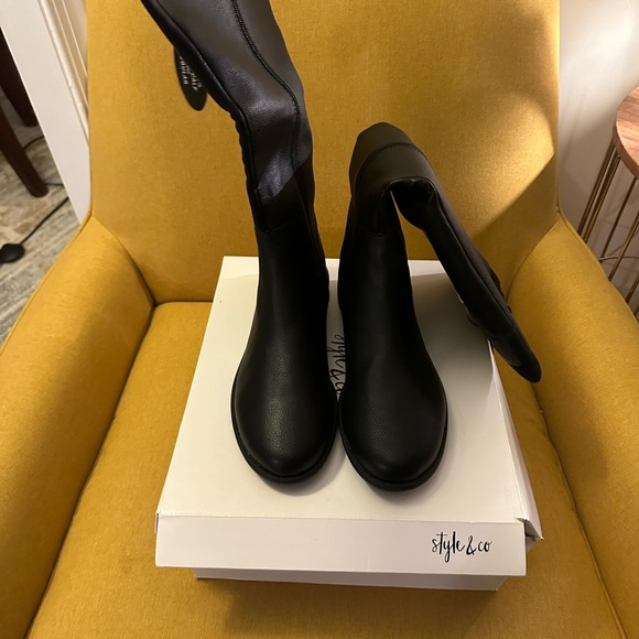 Black boots - Picture 2 of 3